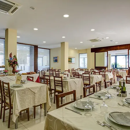 Deanna Hotel 3*